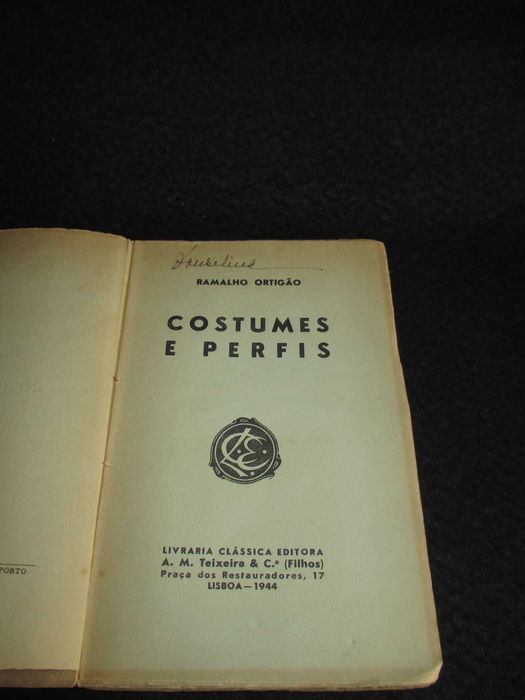 Livro Costumes e perfis Obras Completas de Ramalho Ortigão