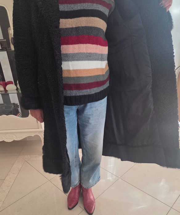 Casaco de Senhora em Caraculo com pelo nos punhos e bainha