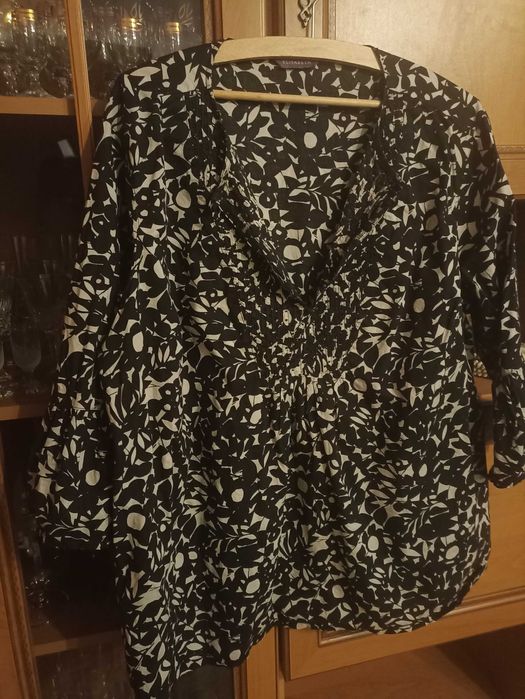 Bluzka damska w czarne kwiaty r. XL