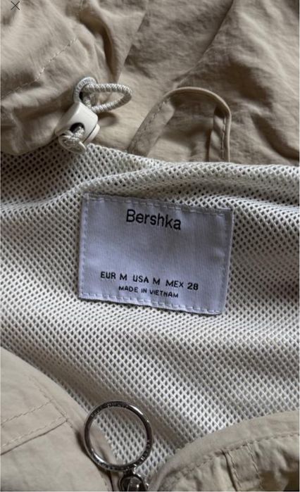 Вітровка-кофта bershka бежевого коляру s-m y2k