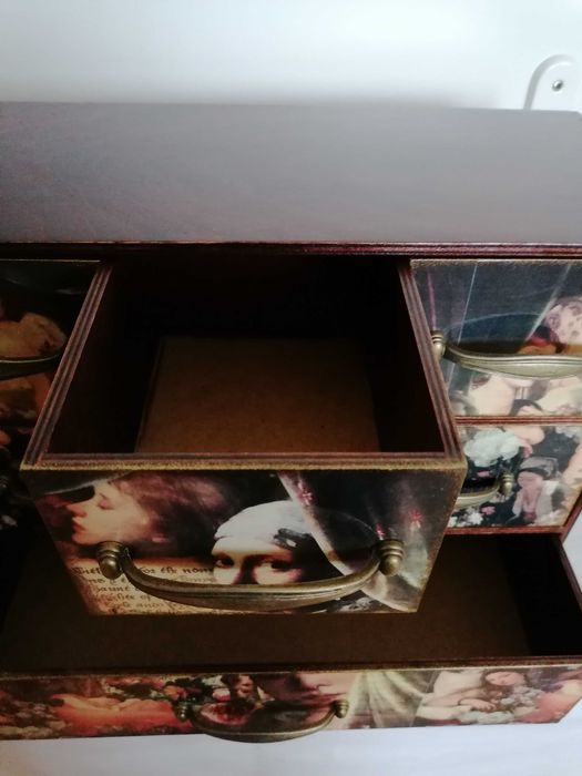 Vintage drewniana komódka na przydasie