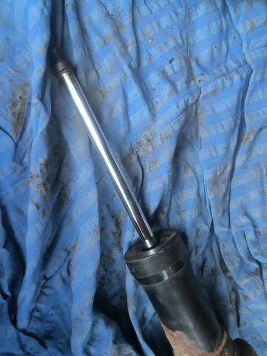 Амортизатор Мазда 6/Mazda 6 gg передній лівий