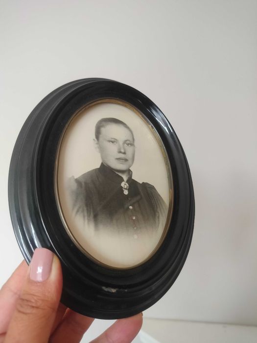 Antyczna owalna ramka