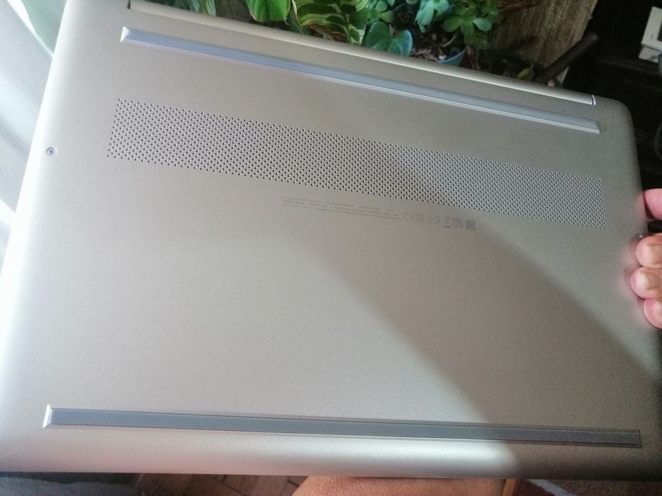 AMD Ryzen™ 3 Vega 3 Graphics até 3,5 GHz , 5 MB de cache/ 8GB /SSD 25664738803733634123