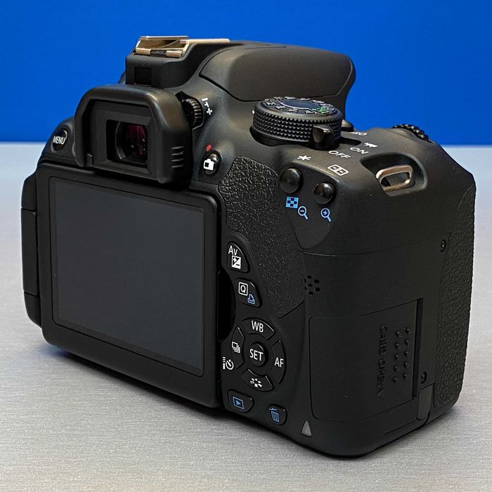 Canon EOS Rebel T5i (700D - Corpo) - 18MP