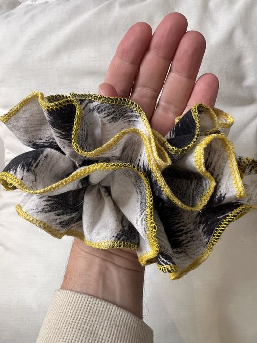 Scrunchie fru fru elastico de cabelo hand made - upcylcling