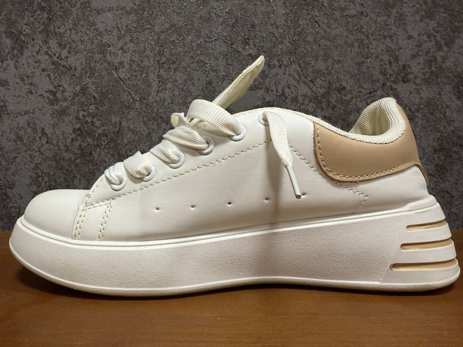 Стильні кросівки-кеди під штани та спідницю