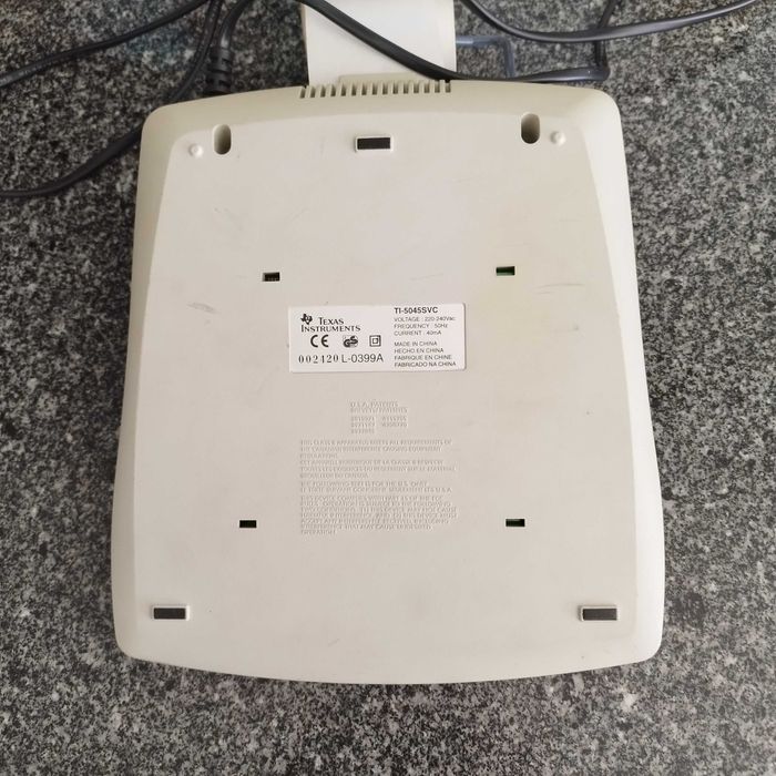 Maquina de calcular antiga com impressão em ótimo estado.