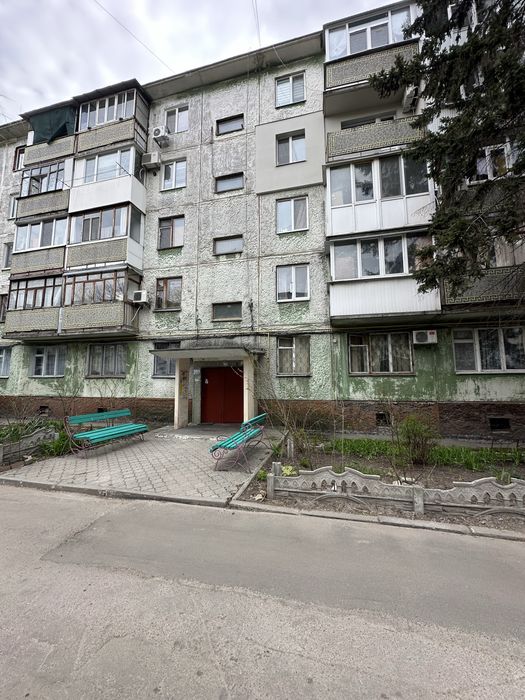 Продаж 2 кімнатної квартири 1 поверх (можливо під офіс), сквер Бабаєва ,центр міста паркова зона