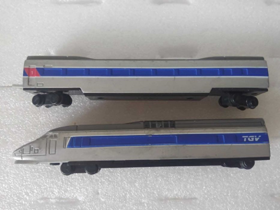 Comboio com Carruagem TGV Francês.