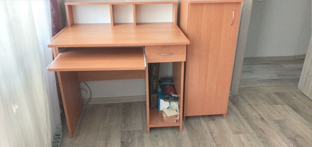 Компьютерный стол, с пеналом. Тумба прикроватная..