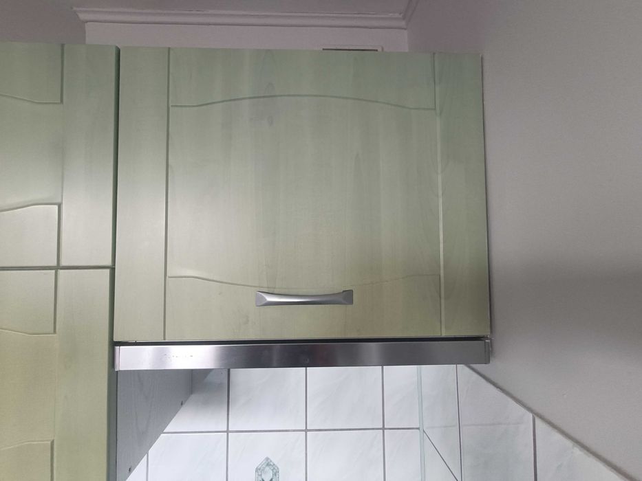 Szafki kuchenne, górne i dolne - 7 dolnych, 4 górne