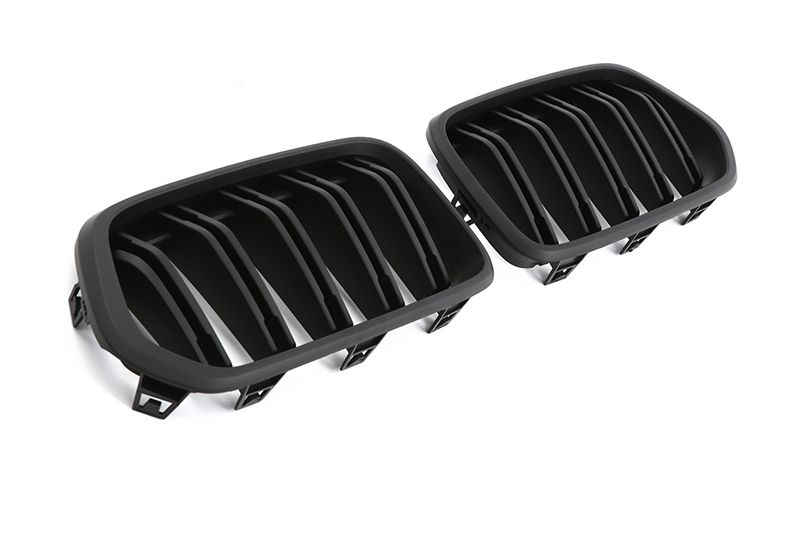 GRELHA DIANTEIRA LAMA DUPLA PRETO FOSCO PARA BMW X2 F39 2020--