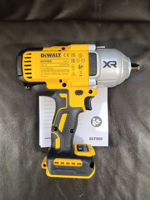 гайковерт аккумуляторний ударний dewalt DCF900P1  18V 1X 5.0Ah 1355Nm