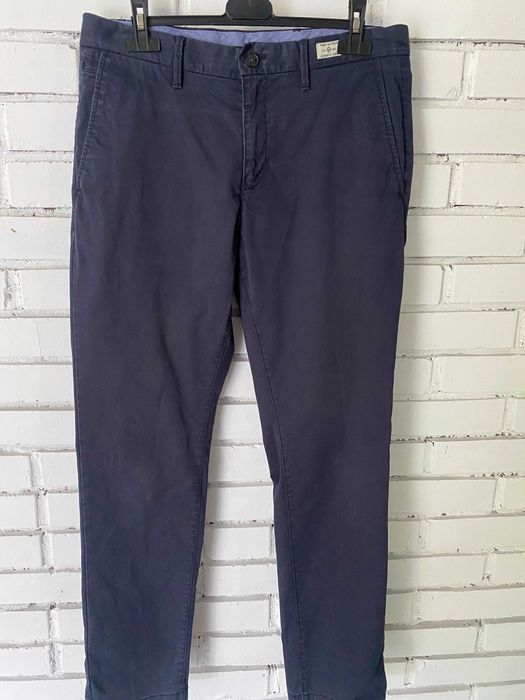 Świetne spodnie chinosy Tommy Hilfiger