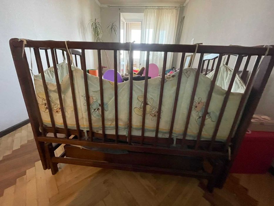 Дитяче ліжечко з матрацом постіллю і шухлядою