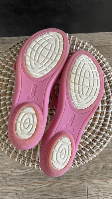 Crocs sandały Isabella Strappy Violet/Oyster W9 39/40