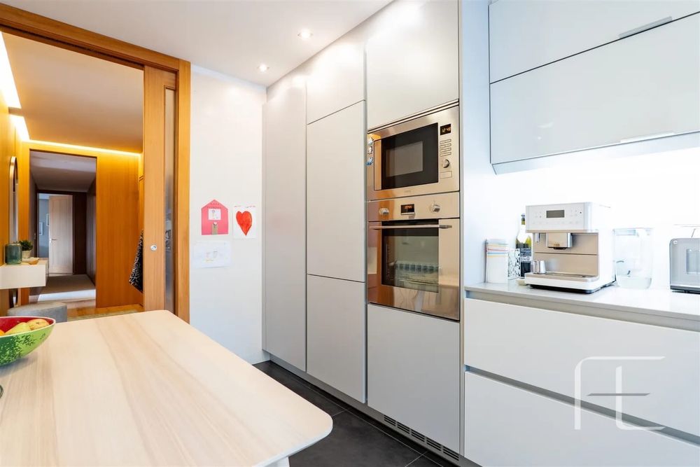 !!OPORTUNIDADE !!  Apartamento T3 como Novo. Box  para 2 carros