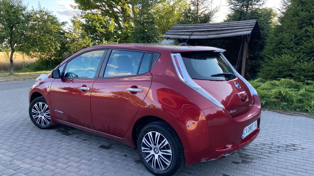 Електромобіль Nissan Leaf