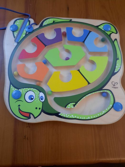 Brinquedo em madeira com caneta magnética