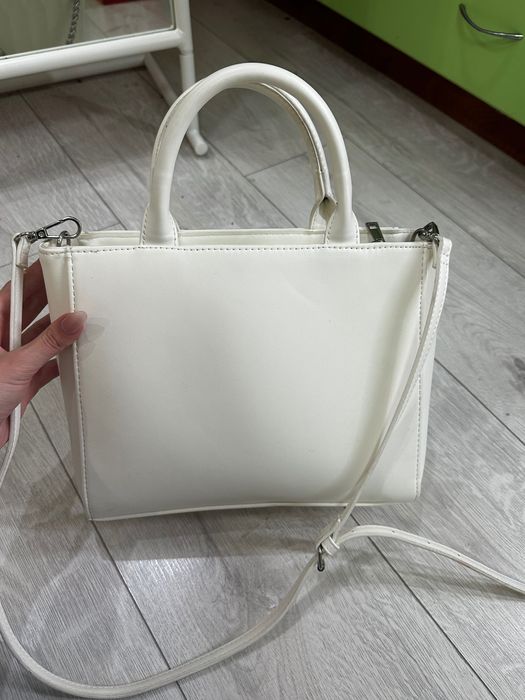 Біла сумка BERSHKA