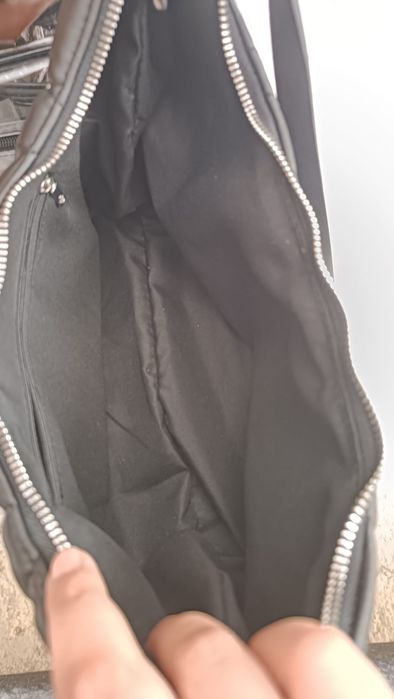 mala preta com detalhes