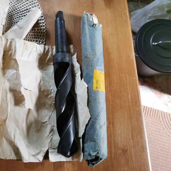 wiertła frezy gwintowniki narzynki różne rozmiary i rodzaje