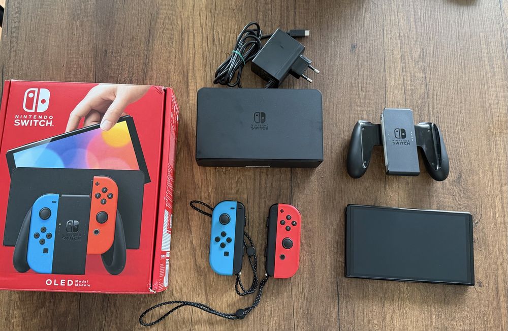 Konsola Nintendo Switch OLED Model Czerwono-Niebieski