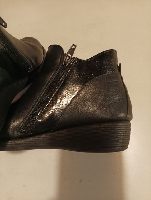 Botas em couro preto,made on Portugal , tamanho 37,botas usadas, mas em muito bom estado.