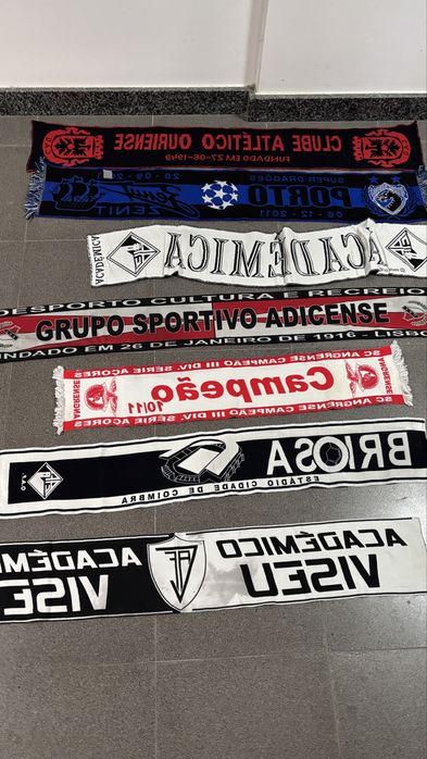 Cachecois de futebol de varios clubes alguns raros