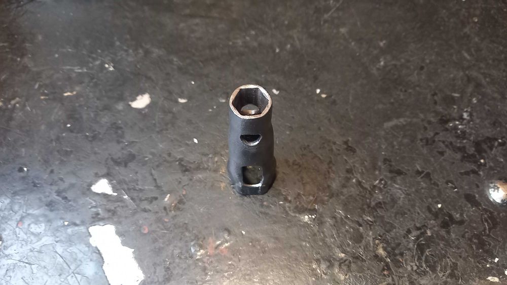 Ключ декомпрессора и свечи для мотоциклов «Иж Планета Спорт»