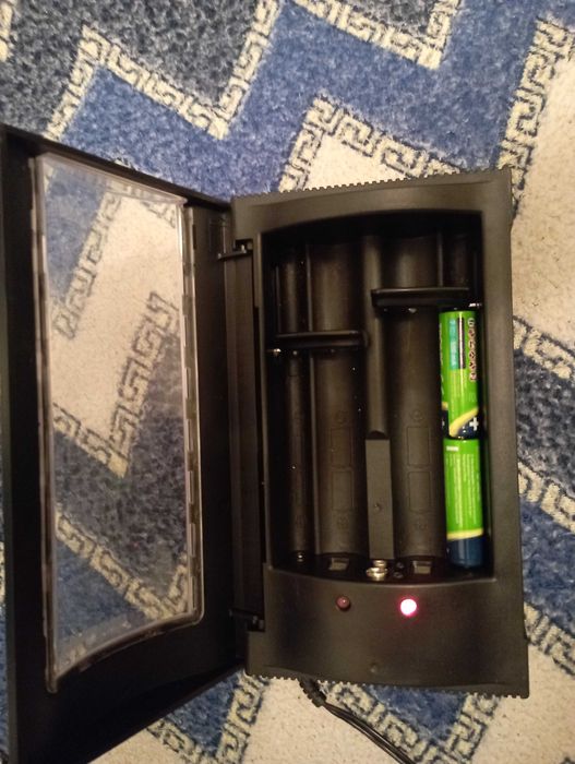 Зарядний пристрій для батарейок Panasonic BQ-4FE (АА, ААА, D, C, 9v)