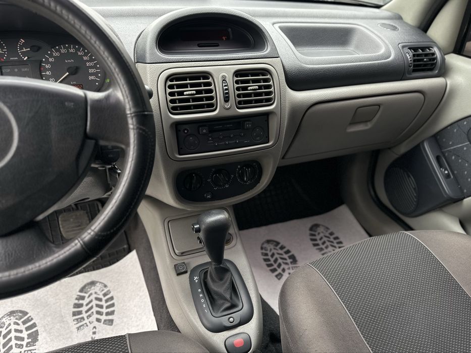 RENAULT SYMBOL 2003 року, 1.4 газ/бензин, автомат, передній привід.