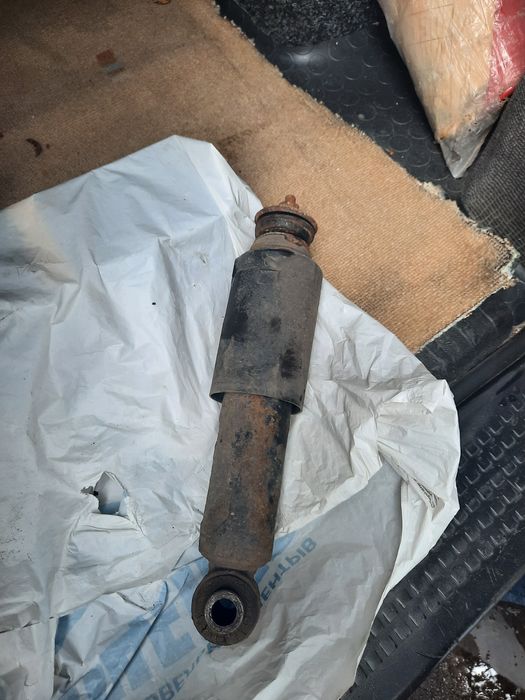 Амортизатори передні на фольцваген Т4 , б /в