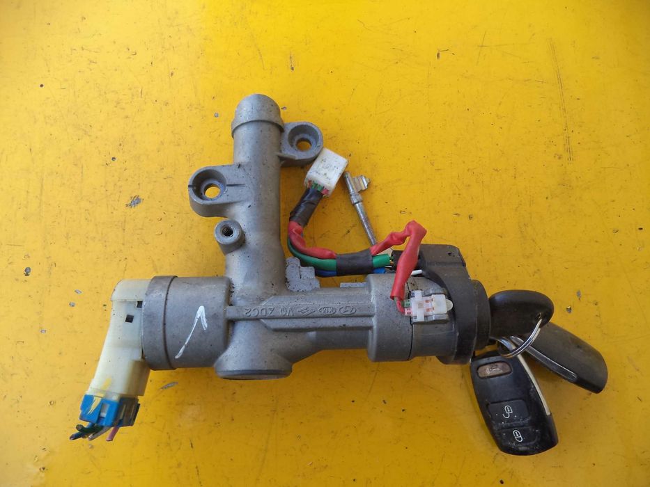 Замок зажигания Kia Carnival 2 з 06-14 р.в.