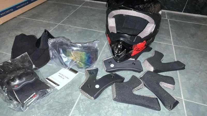 kask motocrossowy z akcesoriami