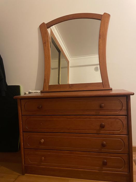 Cómoda com espelho