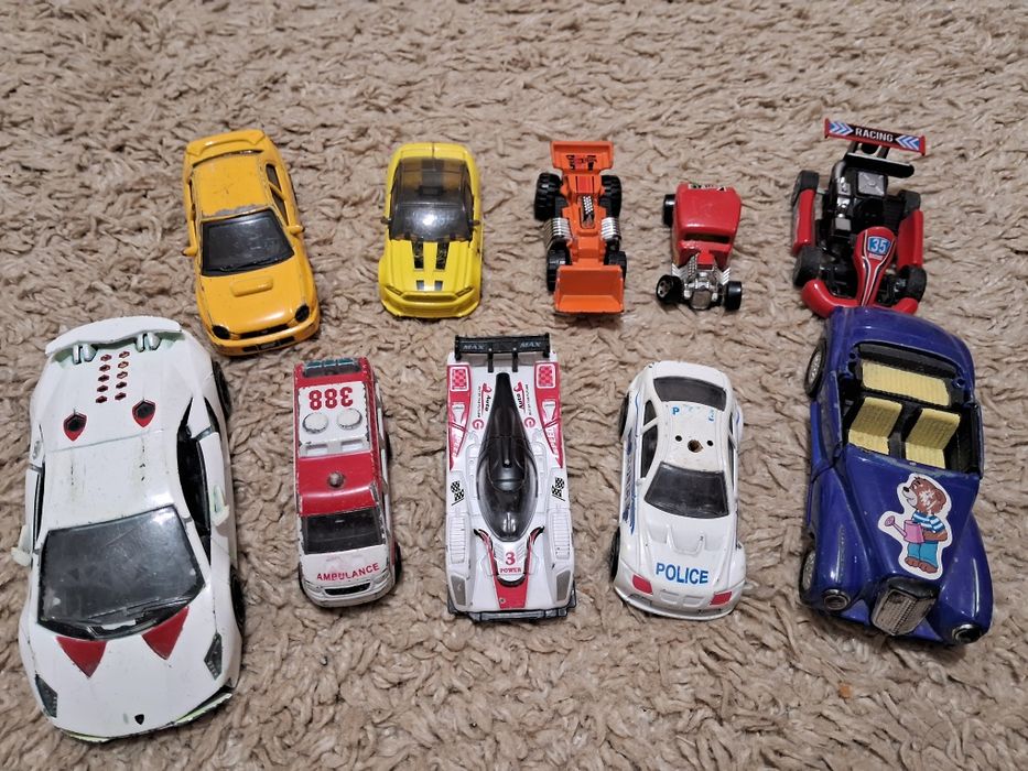 Отдам вещи на мальчика 4-5 лет +игрушки машинки