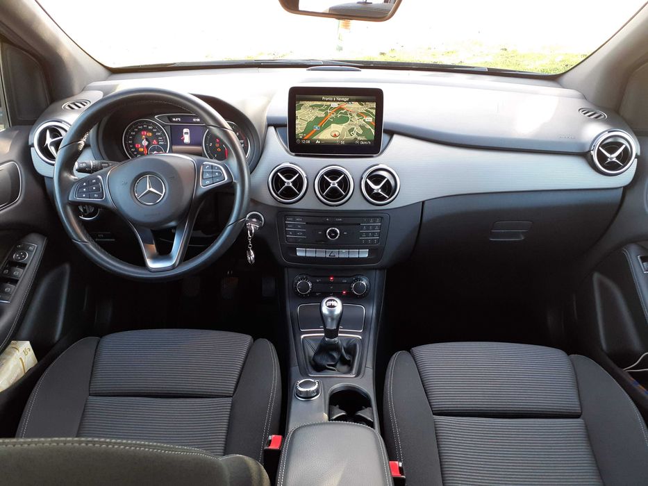 Mercedes B180d | LED | Park Assist | Excelente estado