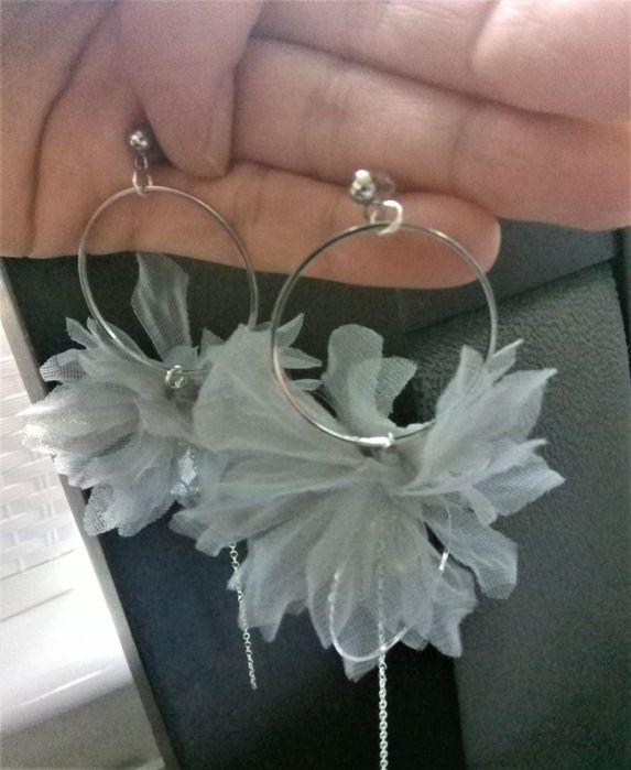 Kolczyki ŚLUBNE wizytowe HandMade z kwiatem szare srebrne BOHO