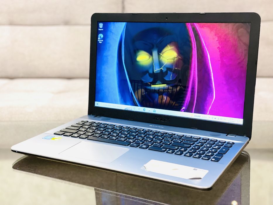 Asus /Core i3-6006U/2.3 GHz/8 ГБ/SSD 240/GeForce 920M /2ГБ