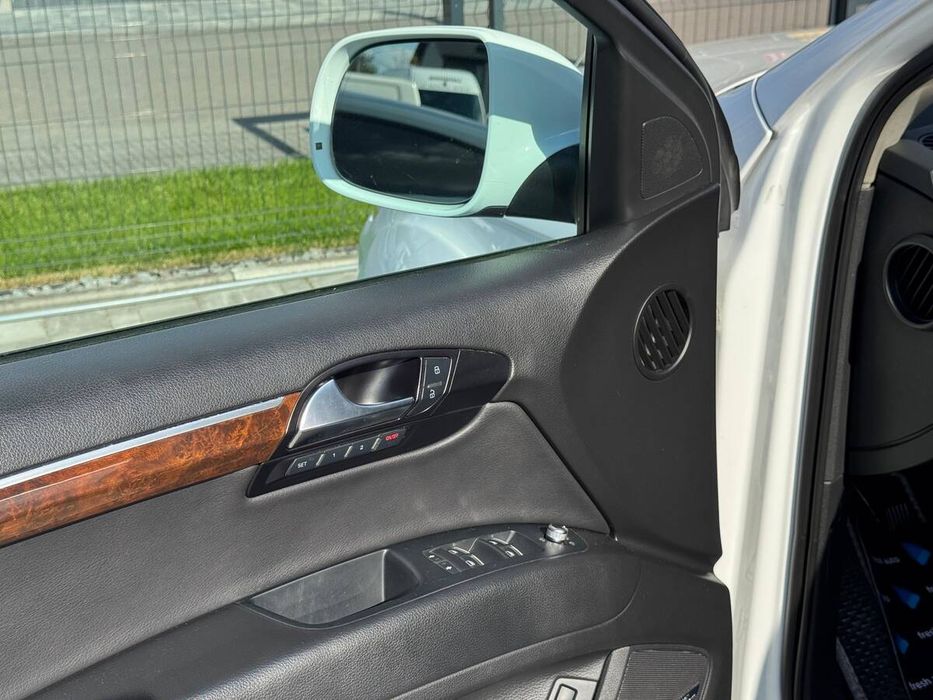 Audi Q7 2010 freshauto