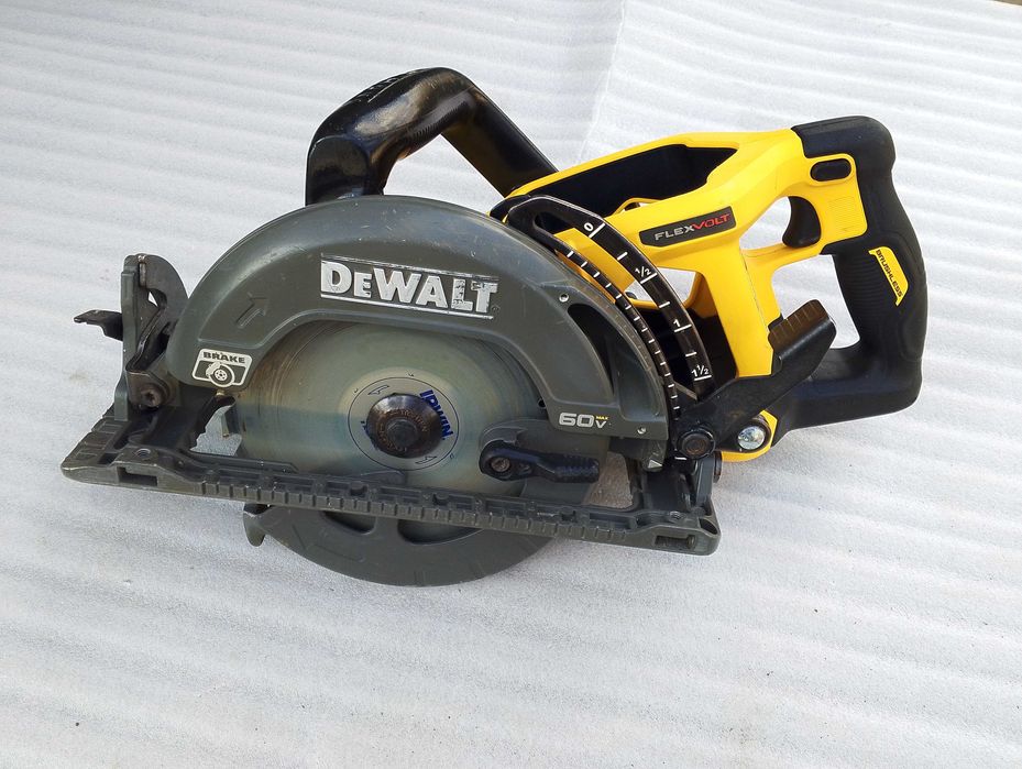 Професійна акумуляторна циркулярна пила DEWALT DCS577 FLEXVOLT 60V MAX