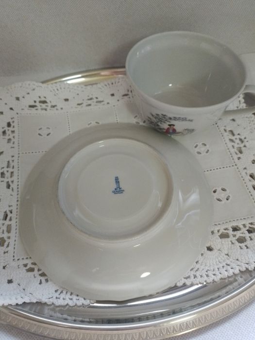Chávena almoçadeira com pires em porcelana Coimbra