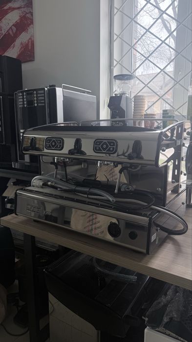 Професійна кавомашина la spaziale S2
