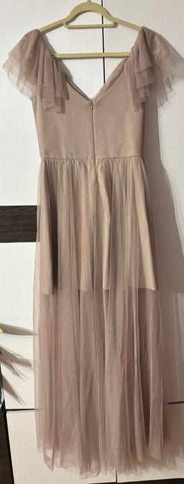Tiulowa sukienka maxi
