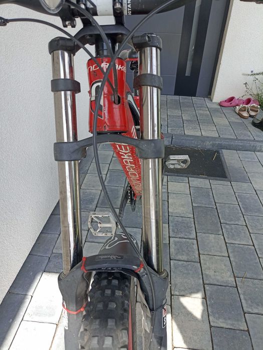 Rower zjazdowy typu Full Mondraker Summum Pro