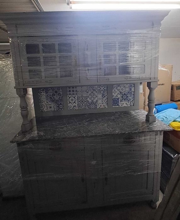 Cristaleira antiga pintada á mão
