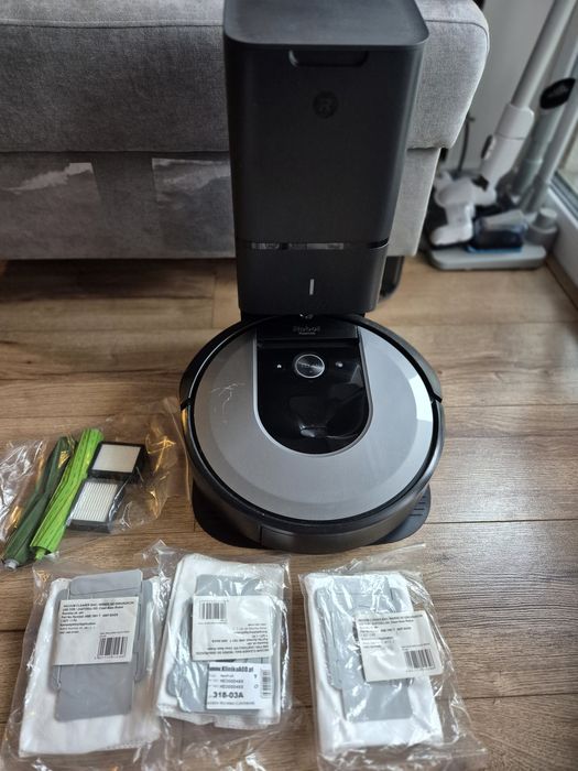 Robot sprzątający Irobot Roomba i7+ ze stacją