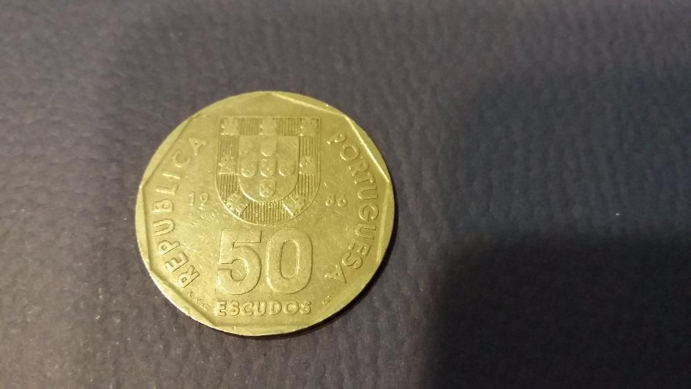 Moedas de 20 e 50 escudos